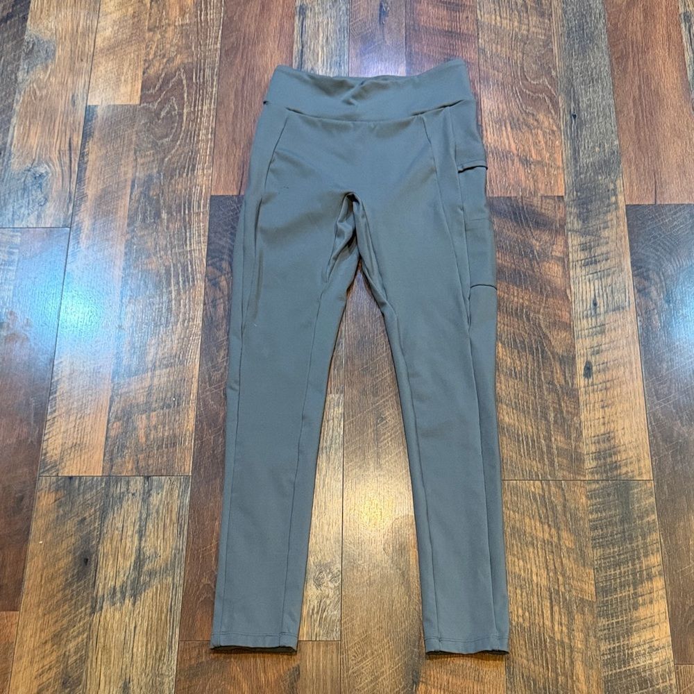 Gray High-Waisted Leggings M RUNS SMALL (6001)